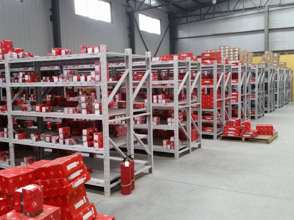 Light-Modular Storage Shelving3